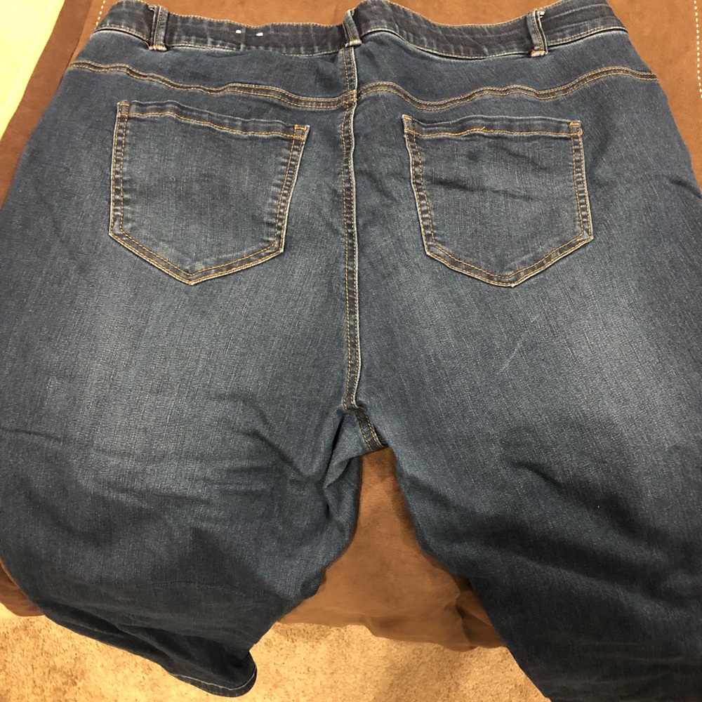 Avenue denim capris - Picture 3 of 4